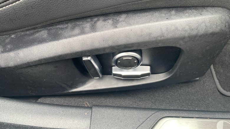 Jaguar XE 2.0 D200 R-Dynamic SE 4dr Auto Diesel Saloon